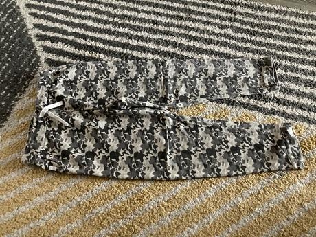 Maskáčové tepláky, sinsay,140