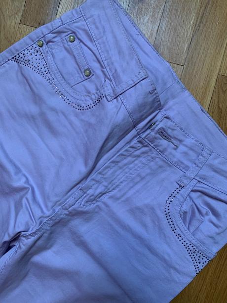 Fialové džínsy, m