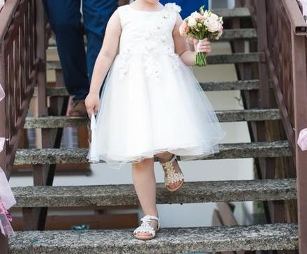 Rozkošne šaty, 122