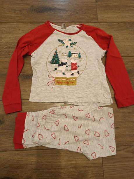 Pyžamo s vianočným motívom, 116