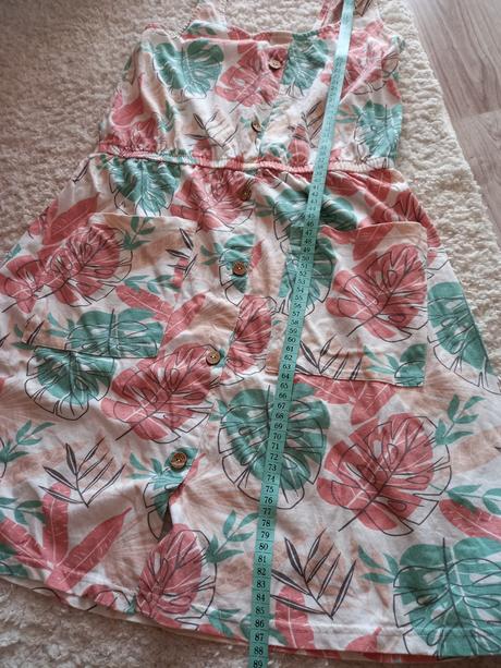 Šaty s vreckami, 38