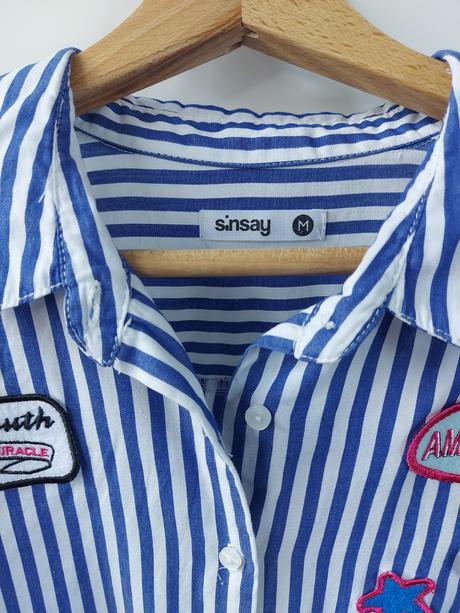 Bielo-modrá košeľa s nášivkami, sinsay,38