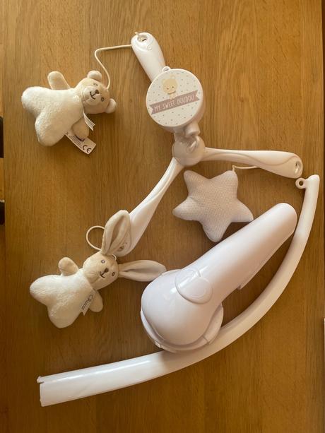 Hrací kolotoč nad postielku, 