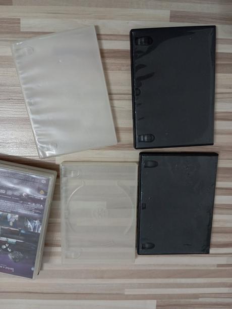 Dvd filmy a prázdne obaly,