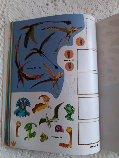 Veľká kniha nálepiek dinosaury, 