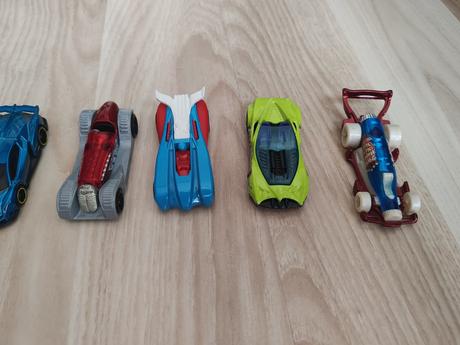 Sada autíčiek hotwheels,