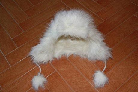 Biela kožušinová čiapka, 116