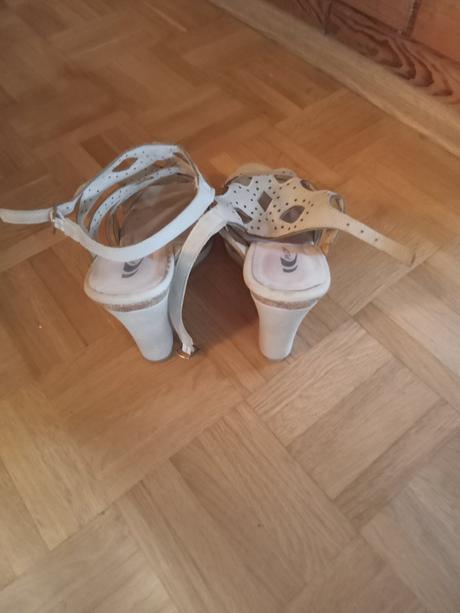 Krásne sandále, 39