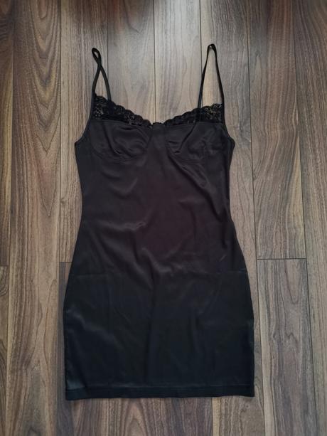 Saténové šaty s čipkou, s