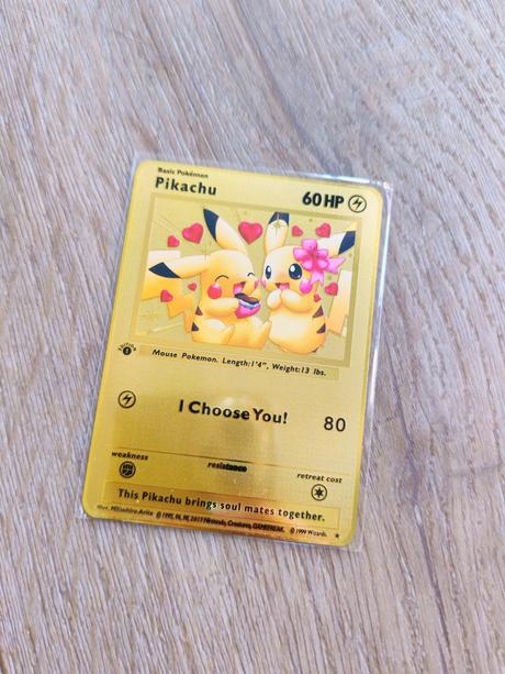 Kovová pokémon karta,