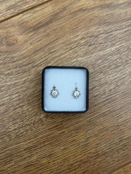 Zlaté náušnice pre bábatko,