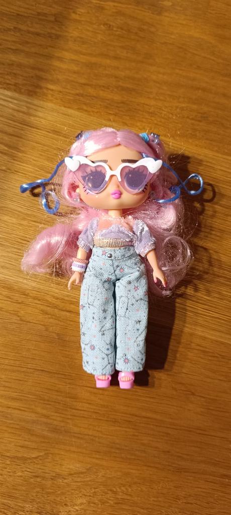 Okatá bábika l.o.l. surprise, 