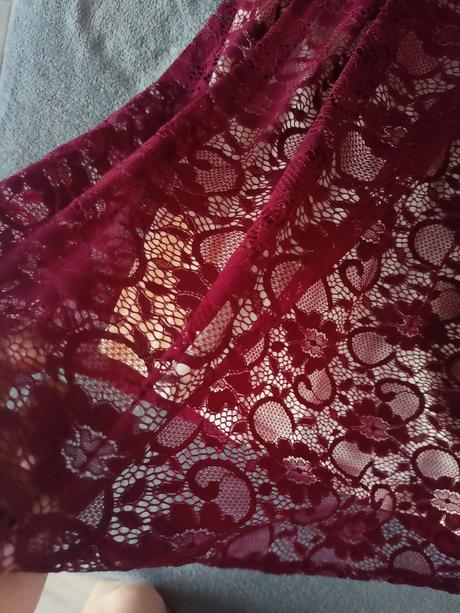 Krásne čipkované šaty, m