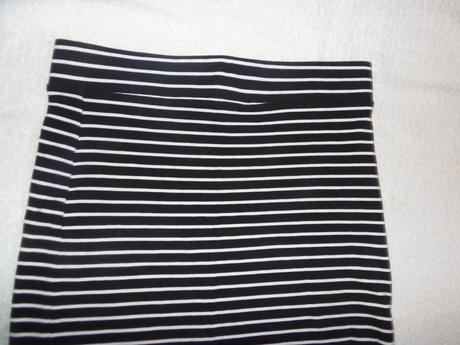 Prúžkovaná sukňa s rázporkom, m