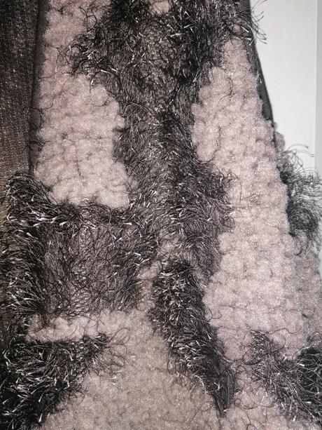 Vesta huňatá so strapcami s/m, m