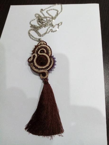 Sutaškový náhrdelník,