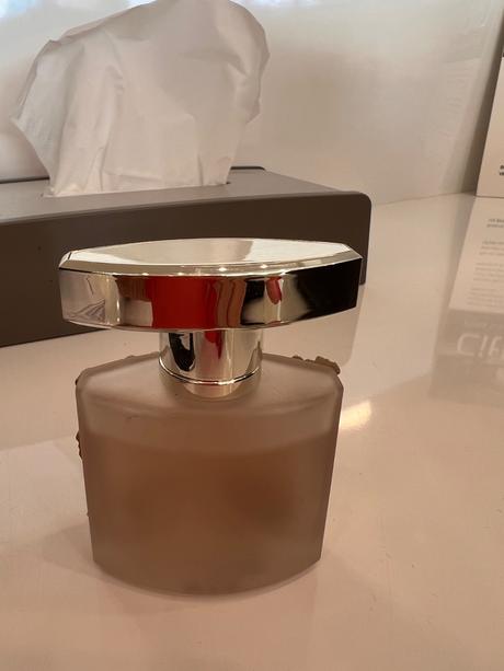 Oscar de la renta bella essence,