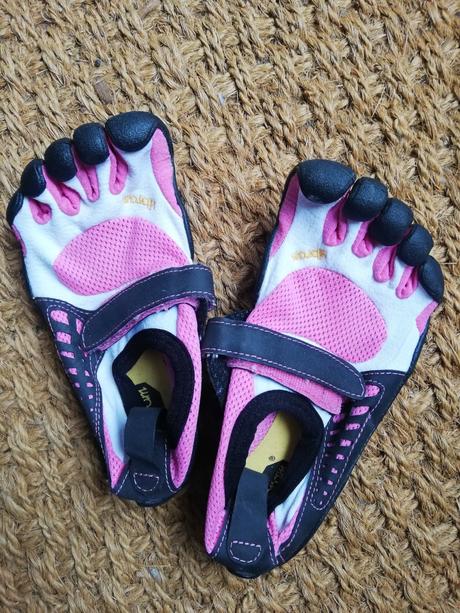 Prstove topanky vibram c. 29 a 31, 29