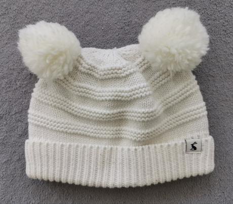 Čiapka s dvoma brmbolcami, 62