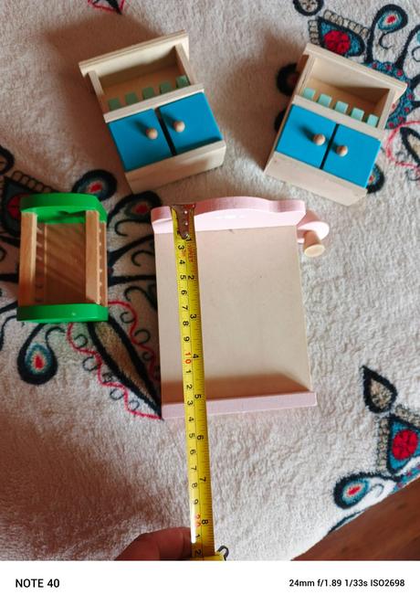 Drevený nábytok pre bábiky, 