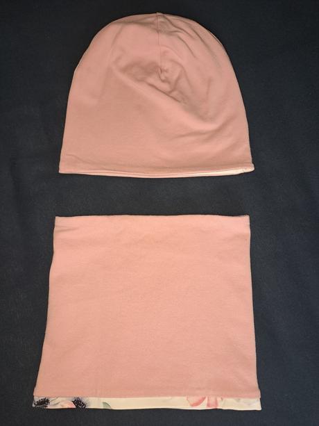 Čiapka a nákrčník, 104