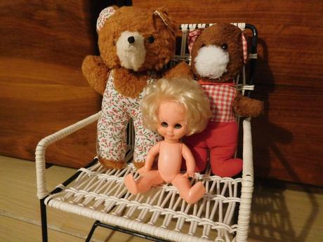 Staré detské kresielko + starší mackovia, 