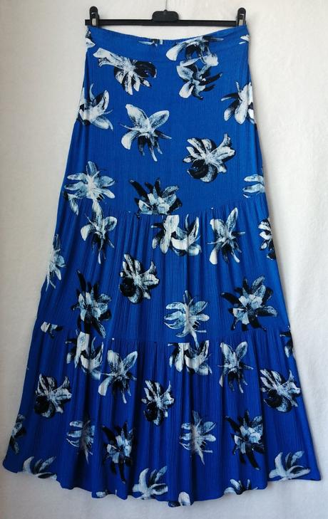 Pekná pohodlná dlhá sukňa, takko,36