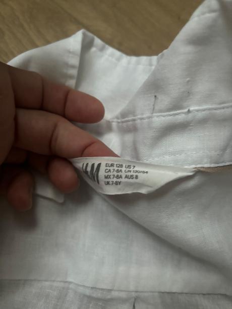 Košeľa a vestička, 128