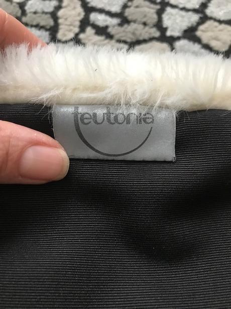 Rukávnik na kočík, teutonia