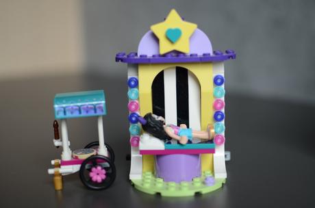 Lego friends 41687 čarovné stánky v lunaparku, 