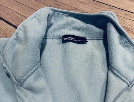 Bledomodrá flisova mikina, l