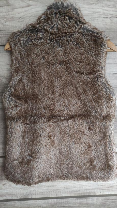 Kožušinová vesta, pull&bear,m