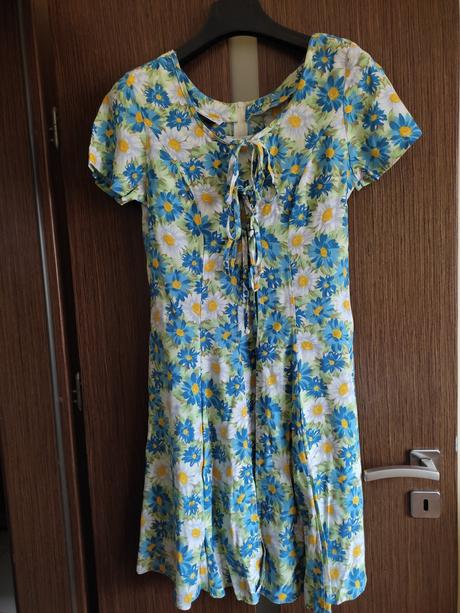 Letne lahke retro saty, velmi prijemny material, 38