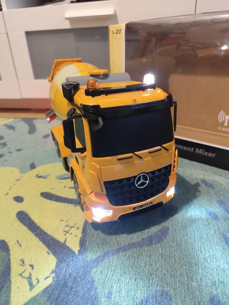 Mercedes miešačka na ovládanie,