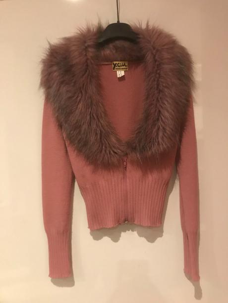 Svetrik s velkou umelou kozusinou, quelle,34