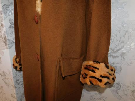 Kvalitny kašmirovy kabat, 48