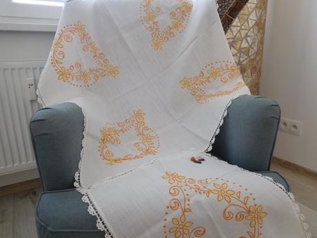 Obrus s oranžovým vzorom,