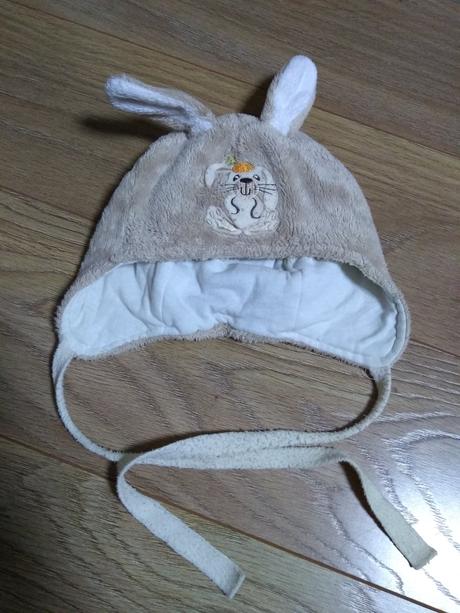 Teplá  čiapka s uskami na 2 roky, 92