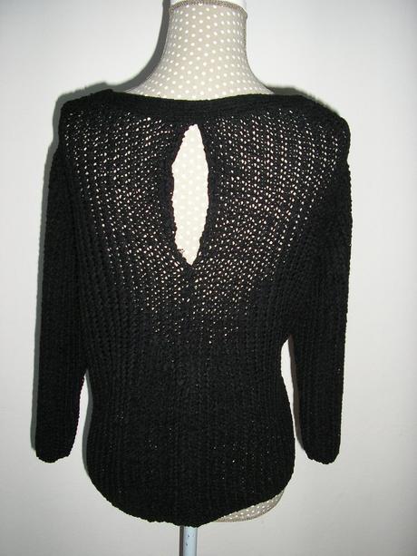 1458. čierny pulóver,