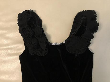 S/36 zamatovy top s volanikmi, new look,s