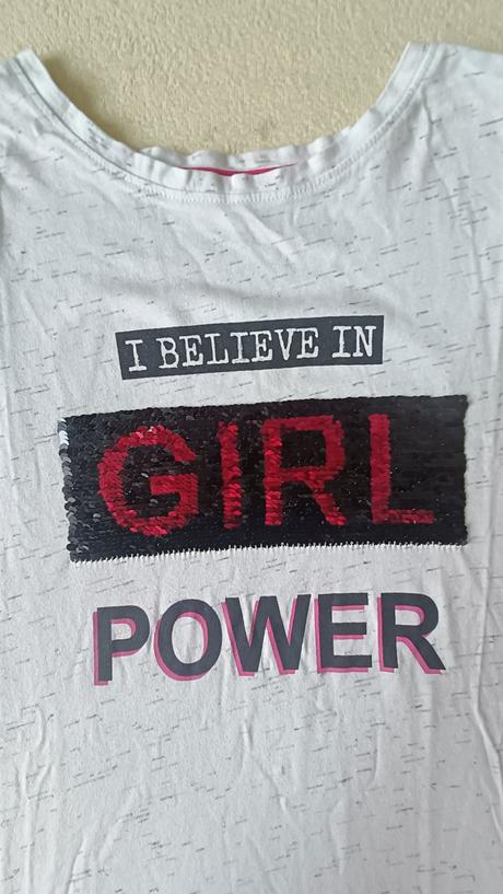 Tričko s meniacimi flitrami, 152