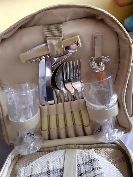 Kempingová súprava s príslušenstvom pre 4 osoby,