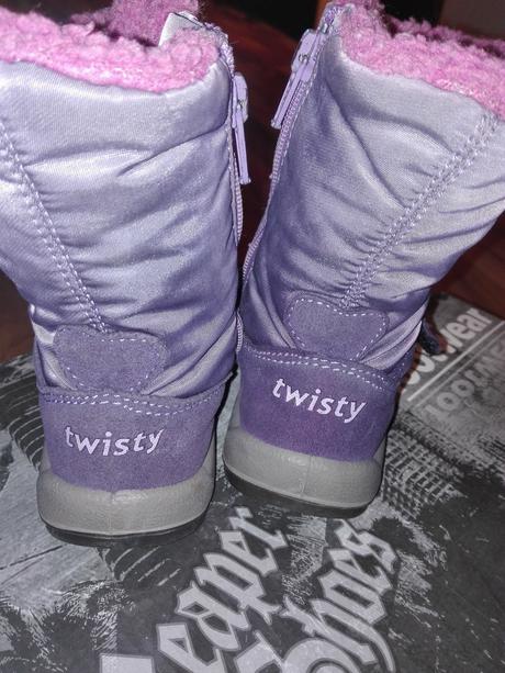 Nepremokave cizmy, 24