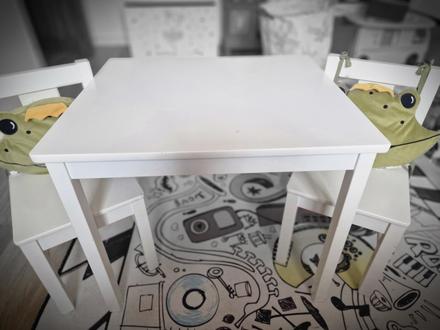 Detsky stolik s 2 stolickami ikea, 