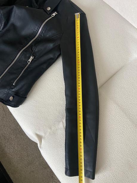 Čierna koženka, sinsay,s