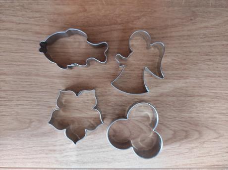 Menšie vykrajovačky na medovníky,