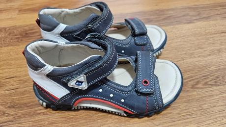 Sandálky, lasocki,25