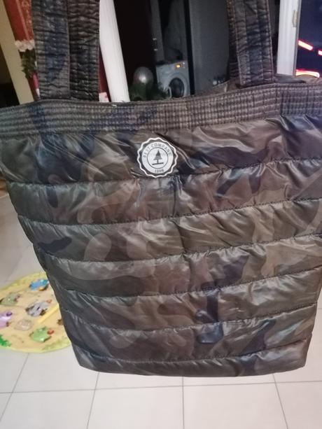 Kabelka s vojenským motívom už aj s poštou, 