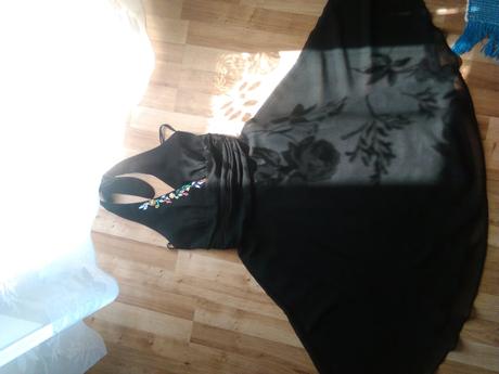 Spolocenske saty, 34