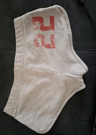 Hollister kratasy, s